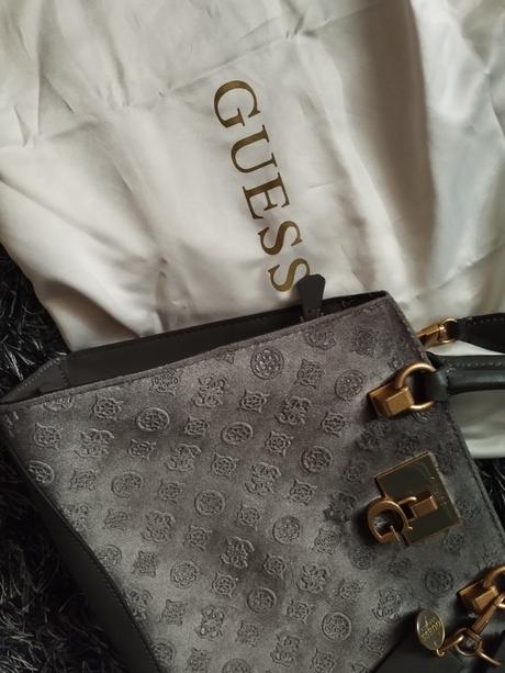 Kabelka guess, guess