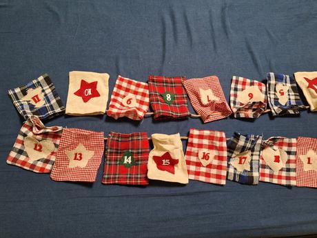 Adventný kalendár ručne robený, 