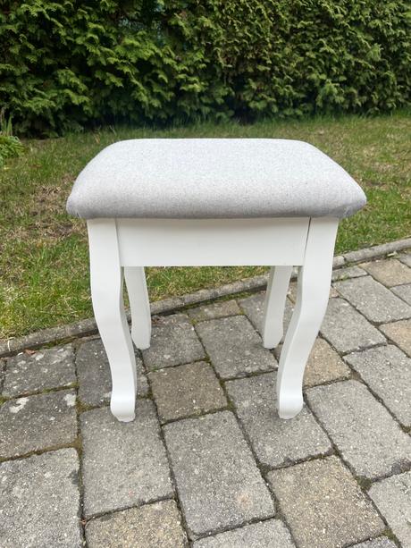 Kozmetický stolík, 