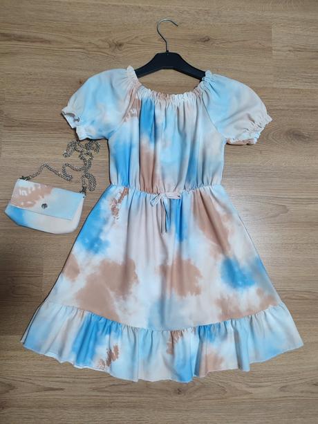 Šaty s kabelkou, 128