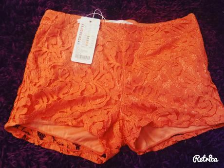 Oranžovè kraťase, s