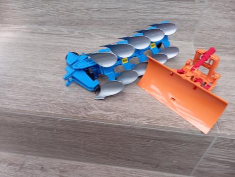 Pluh na oranie a pluh na odhrnanie snehu, 