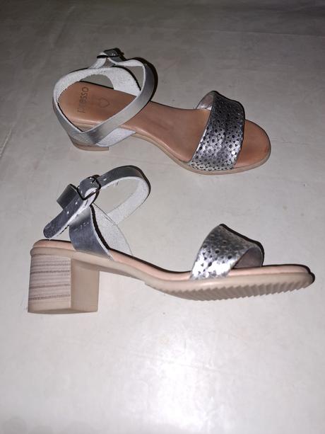 Kožené strieborné sandále, 39