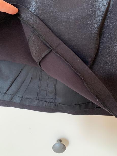 Saténová sukňa, 36