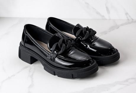 Čierne lakované loafers, 36
