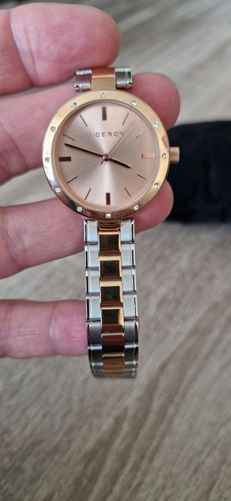 Nové dámske hodinky viceroy-model kiss 401148-77,