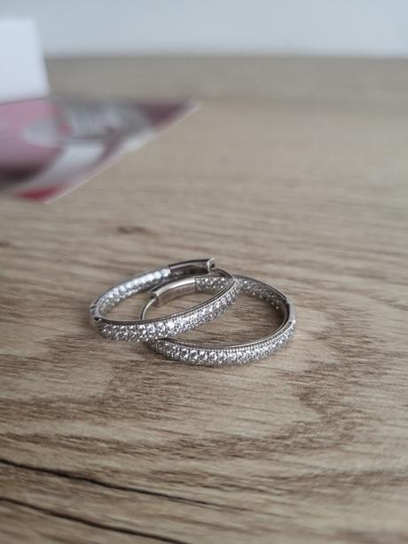 Dámske strieborné oválne náušnice, zdobené zirkónm,