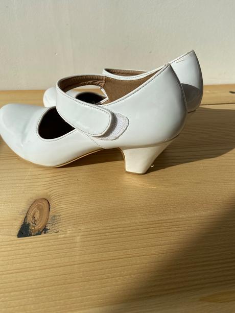Topanky biele na opätku, 34
