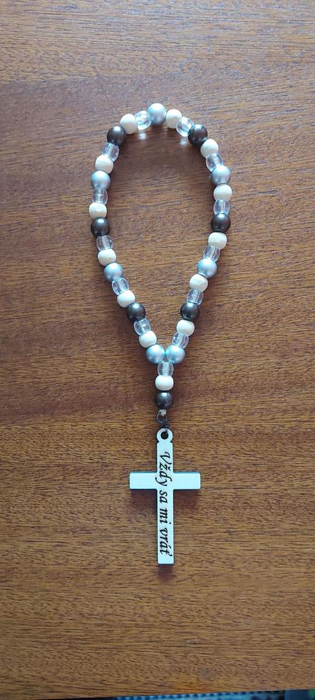 Náhrdelníky,náušnice, ružence, 