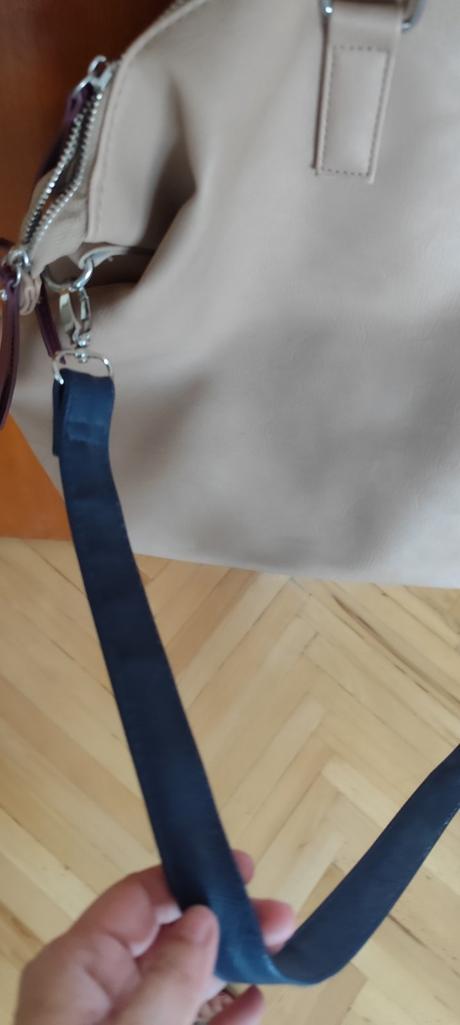 Veľká kabelka, atmosphere