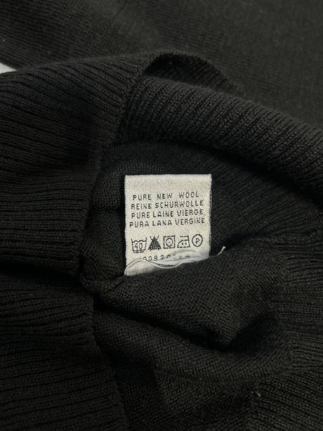 Čierny rolák z vintage merino vlny, s