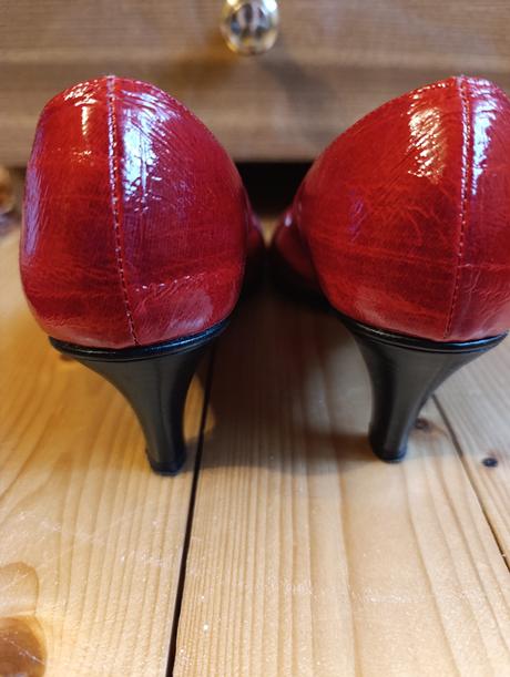 Krásne červené lakované lodičky - veľ. 37, 37