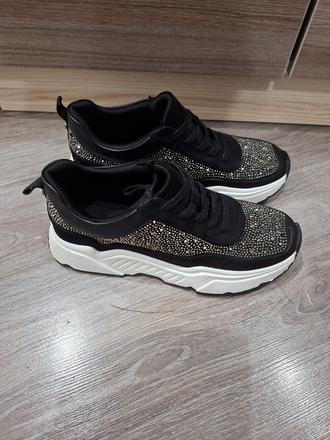 Cierne tenisky s kamienkami, 39