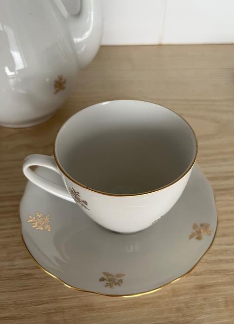 Bielo - zlatá porcelánová čajová súprava bohemia,