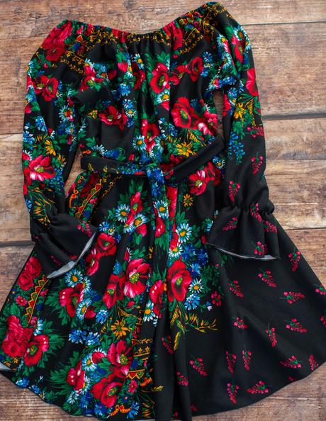 Kvetované folk saty, s