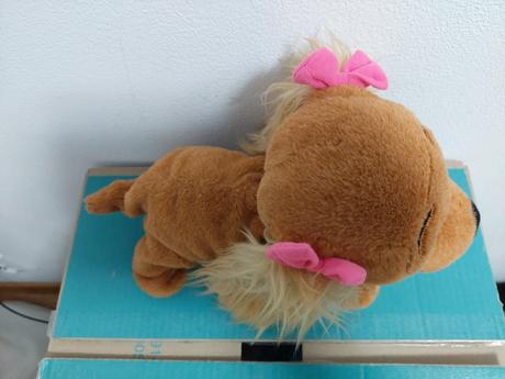 Plyšový interaktívny psík lucy,