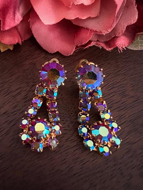 Nausnice starozitne,