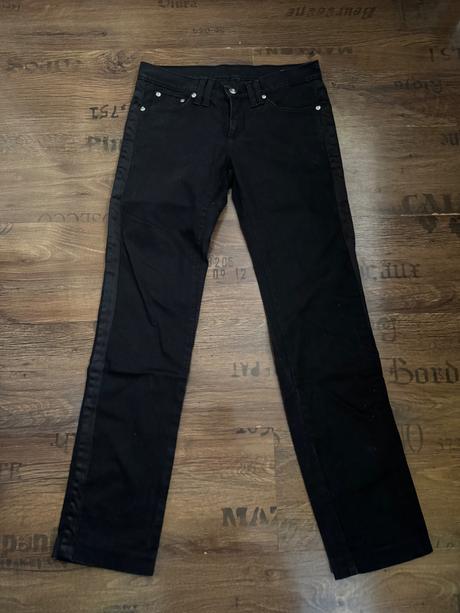 Čierne rifle so saténovými pásmi, ovs,s