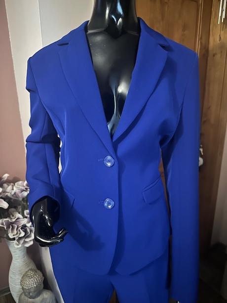 Kráľovský modrý nohavicový kostým zn. gaudi it 44, l / m