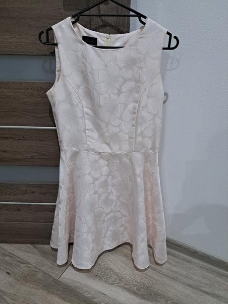 Spolocenske saty, 38