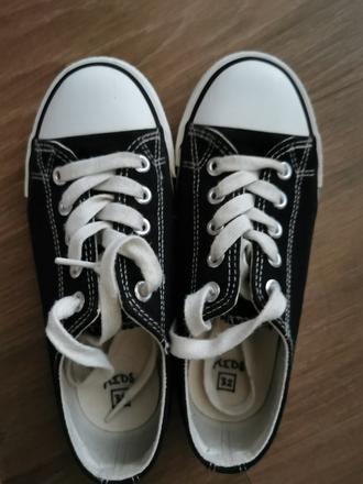 Dievčenské plátenky, 32