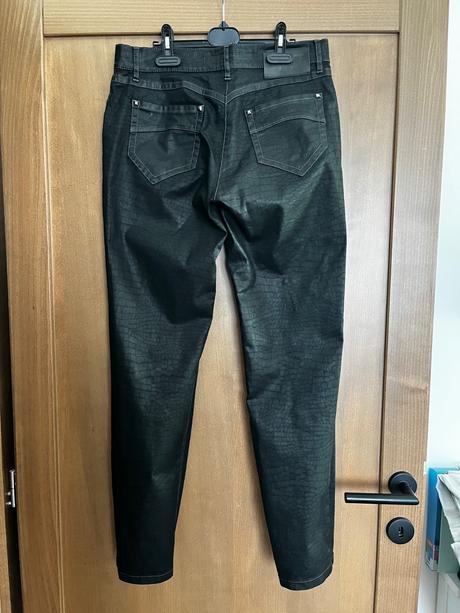 Koženkové nohavice s jemným vzorom, 36