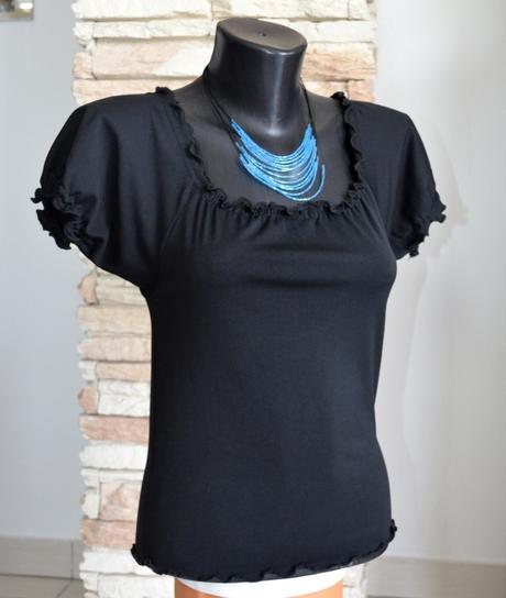 Jednoduchý čierny top, s