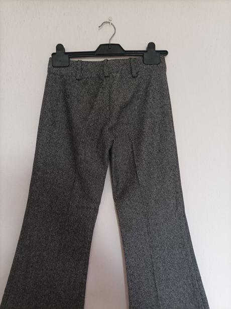 Spoločenské nohavice, 146