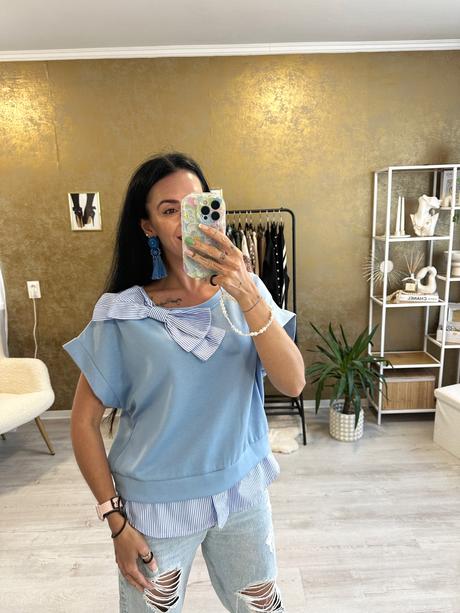 Mikinka s mašličkou,