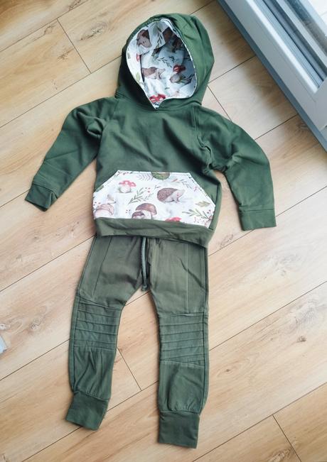 Mikina + tepláky s jesenným motivom veľkosť 110/11, 110