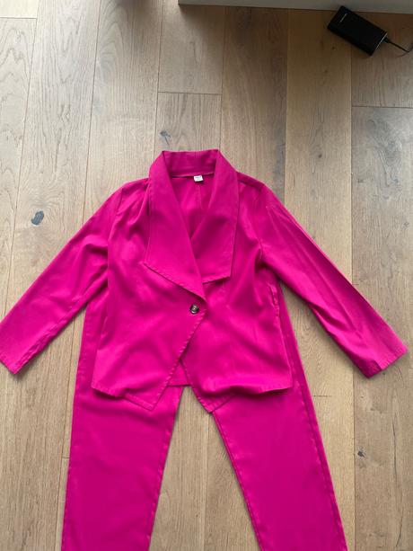 Nohavicový kostým, 134