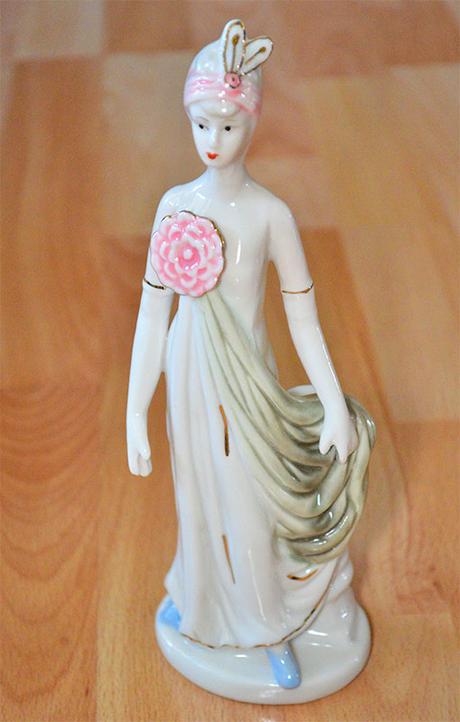 Figurka / postavicka, porcelanova dama,