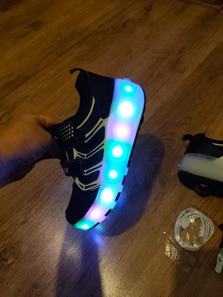 Tenisky na kolieskach, 35