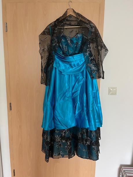 Spoločenské / plesové šaty, 38