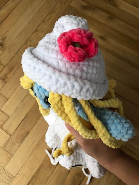 Háčkovaná hračka šmoulinka, 