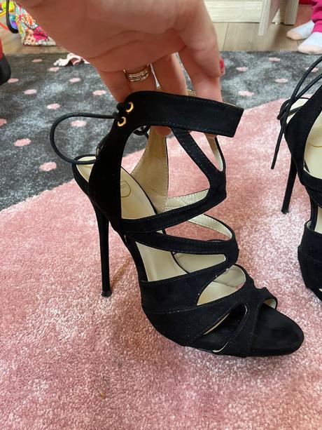 Čierne vysoké ihličkové sandálky, 37