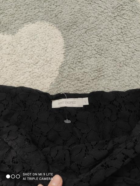 Čierna čipkovana sukna, l