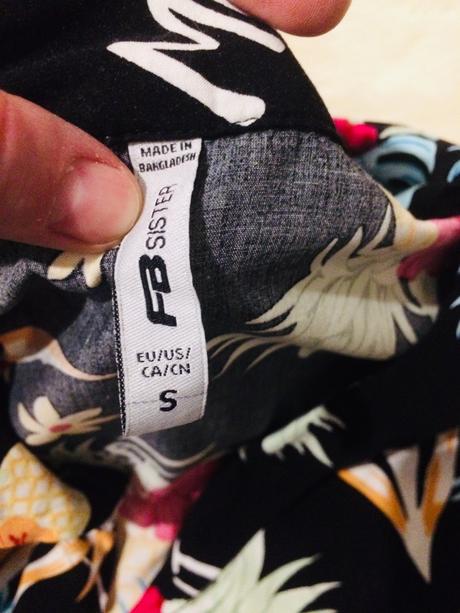 Zavazovacia pestrofarebna bluzka na gombiky, s