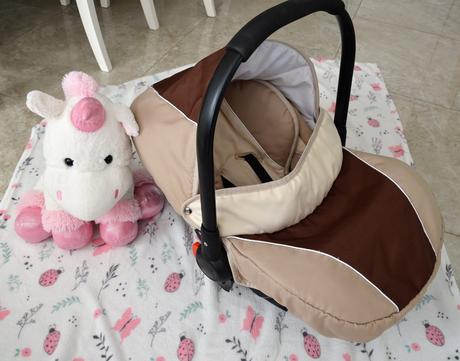 Autosedačka-, adbor