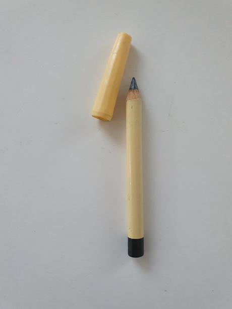 Kiko čierna kajalová ceruzka na oči, 