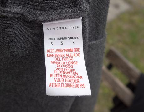 Uni grafitová vesta, atmosphere