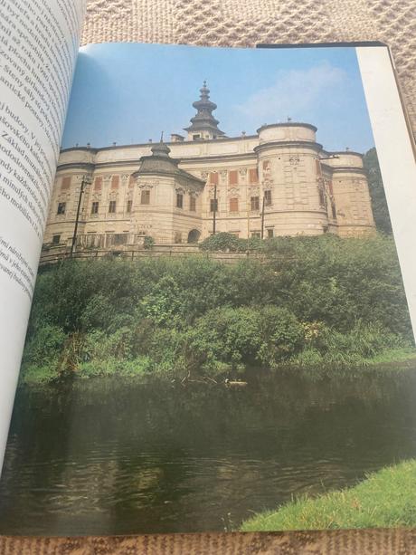 Slovenské hrady, zámky a kaštiele,
