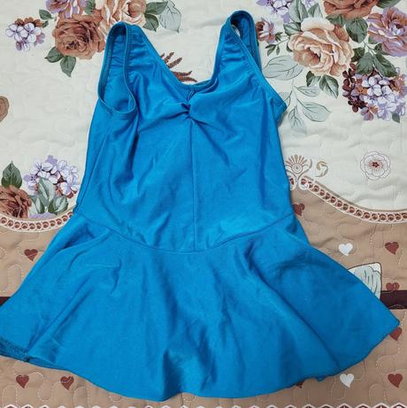 Body so sukňou roch valley na 5-6 rokov, 110