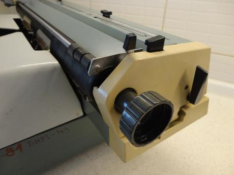 Písací stroj - retro,