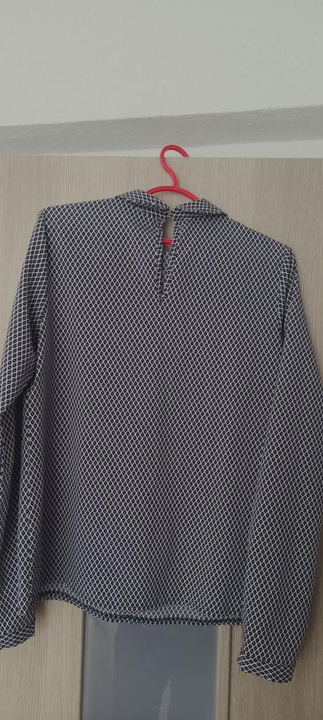 Predám dámsku vzorovanú blúzku, 38