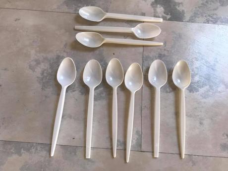 Jednorázový plastový príbor,