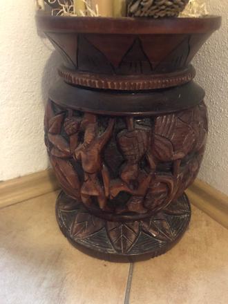Etno vaza vyrezavana drevena,