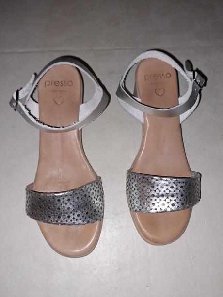 Kožené strieborné sandále, 39