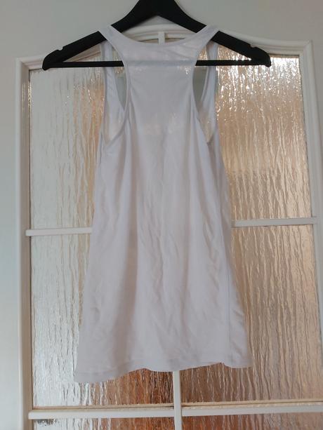 Biele tielko., clockhouse,s