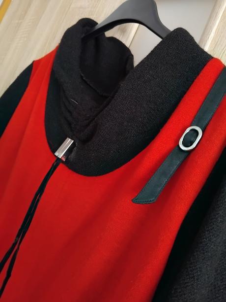 Červeno čierne saty, m